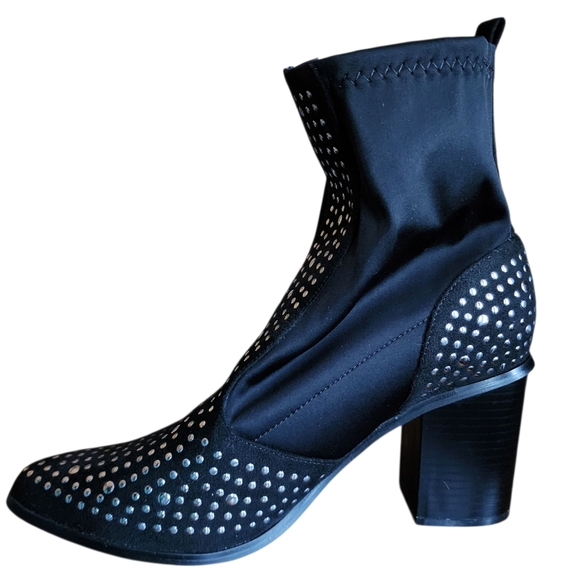 Shoes - Elegant Black Studded Ankle Boots